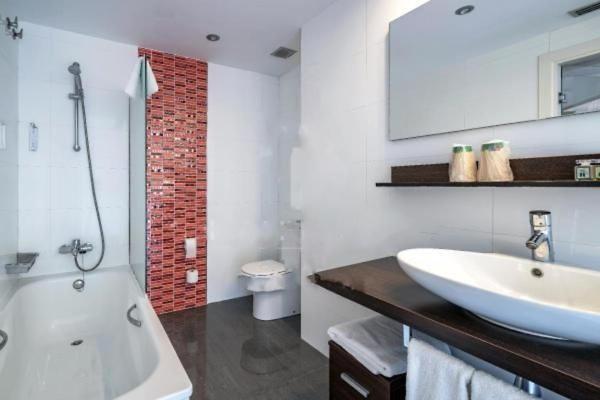 Hotel Spa La Central - Adults Only 마카네트데카브레니스 외부 사진